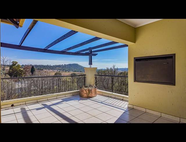 2 BEDROOM APARTMENT FOR SALE IN SUNNINGHILL